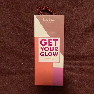 Nicole Miller Get Your Glow Vitamin C Facial Mist